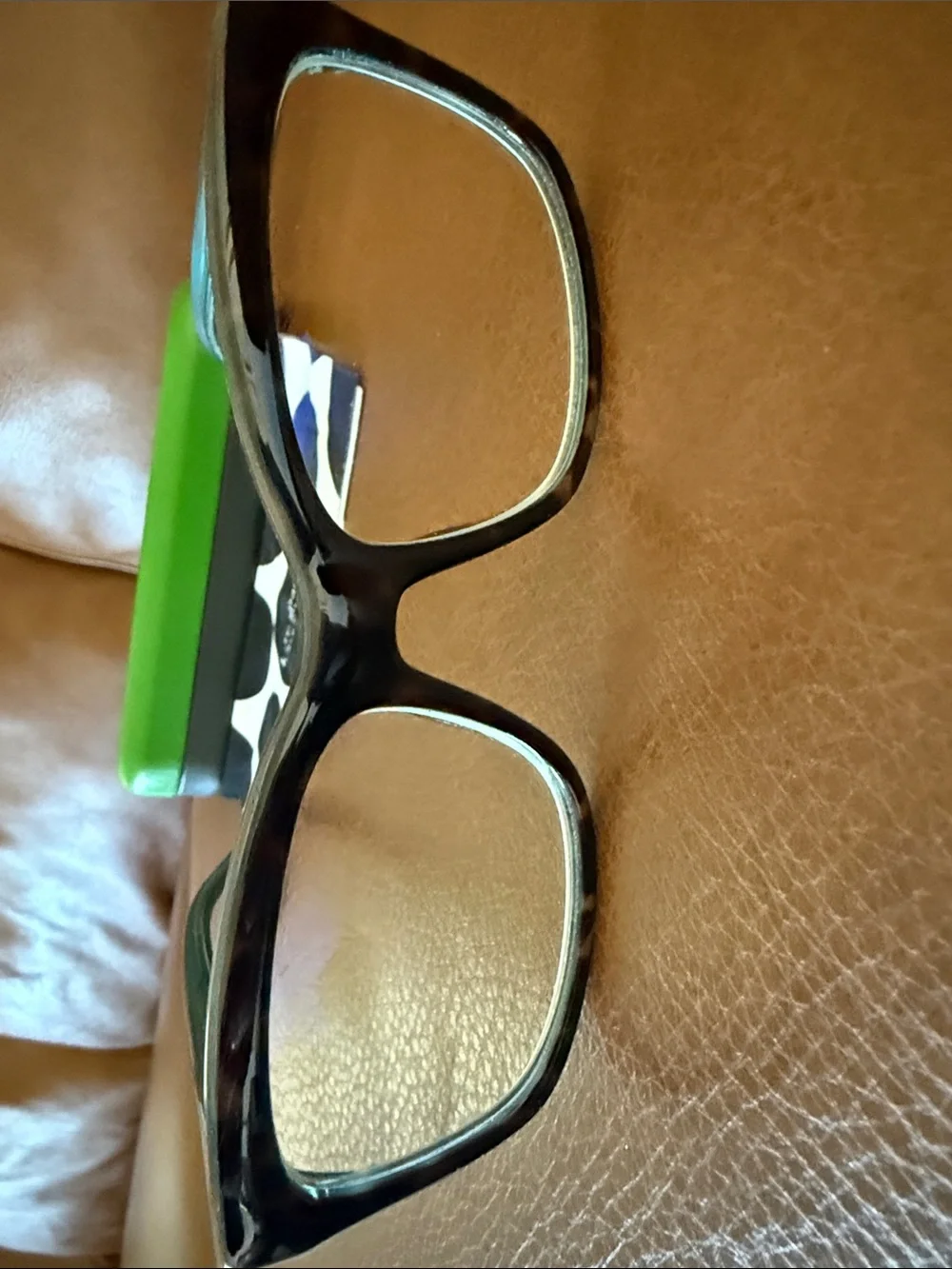 kate spade Women’s reading glasses with Green Case